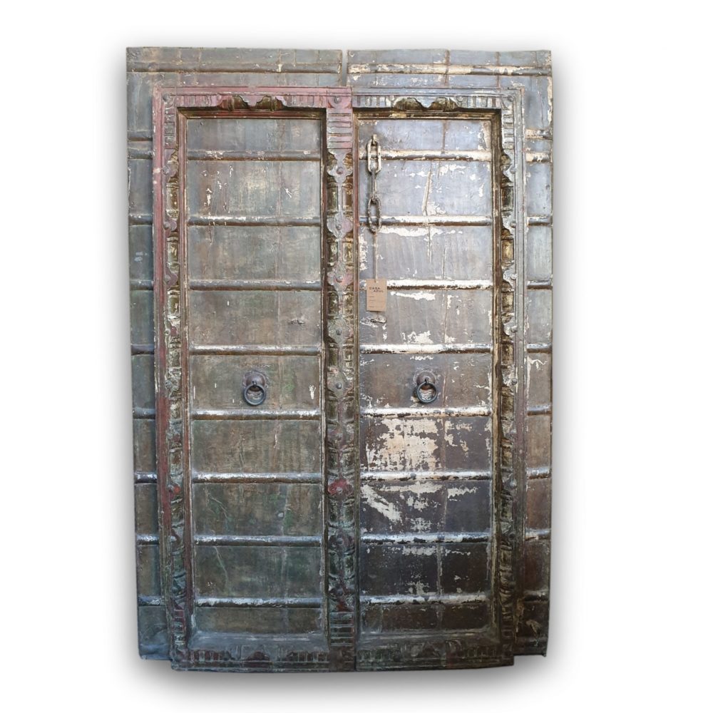 Puerta antigua rajasthani con marco