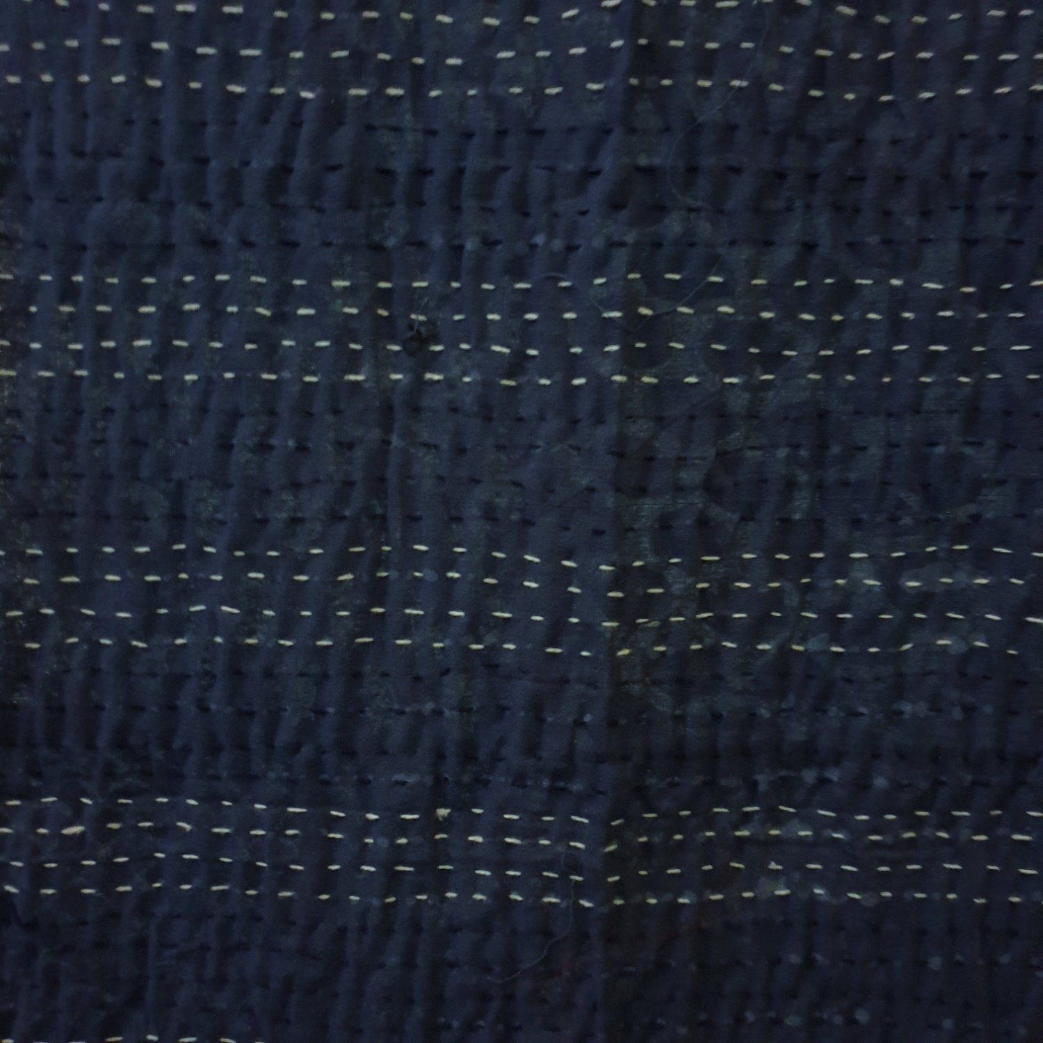 detalle colcha patchkwork algodon color azul y blanco