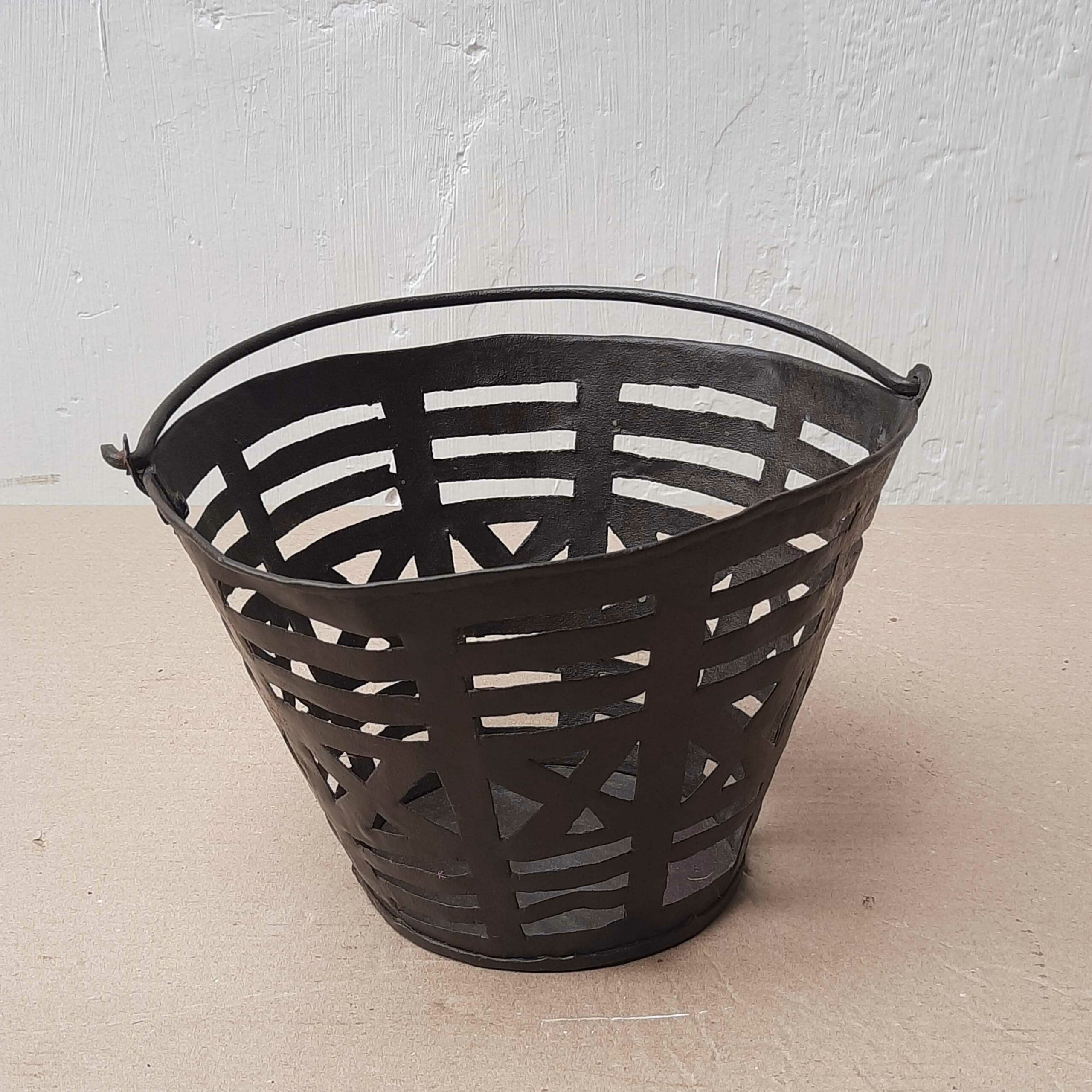 Cesta recolectora Cubito de hierro trenzado