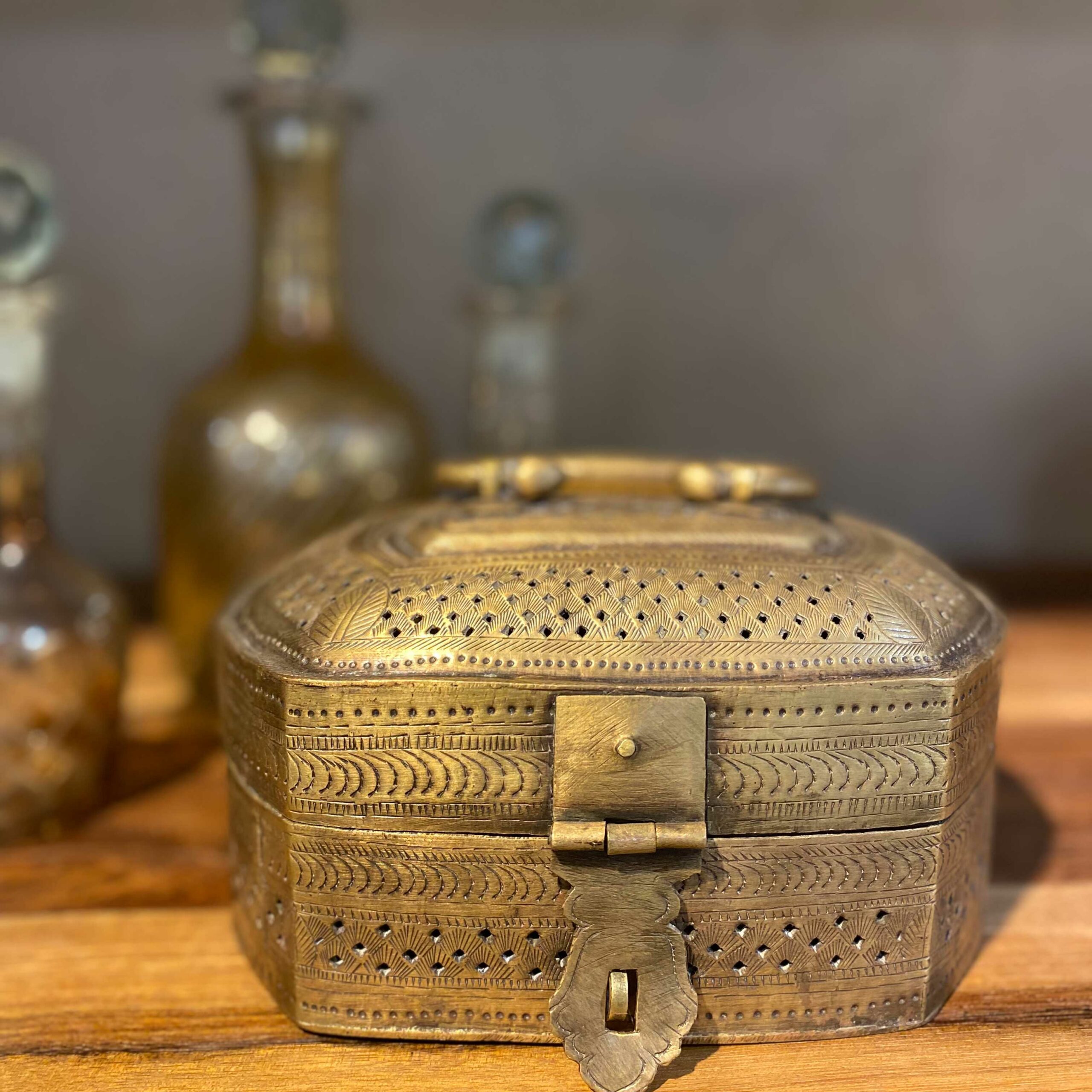 Caja dorada artesanía