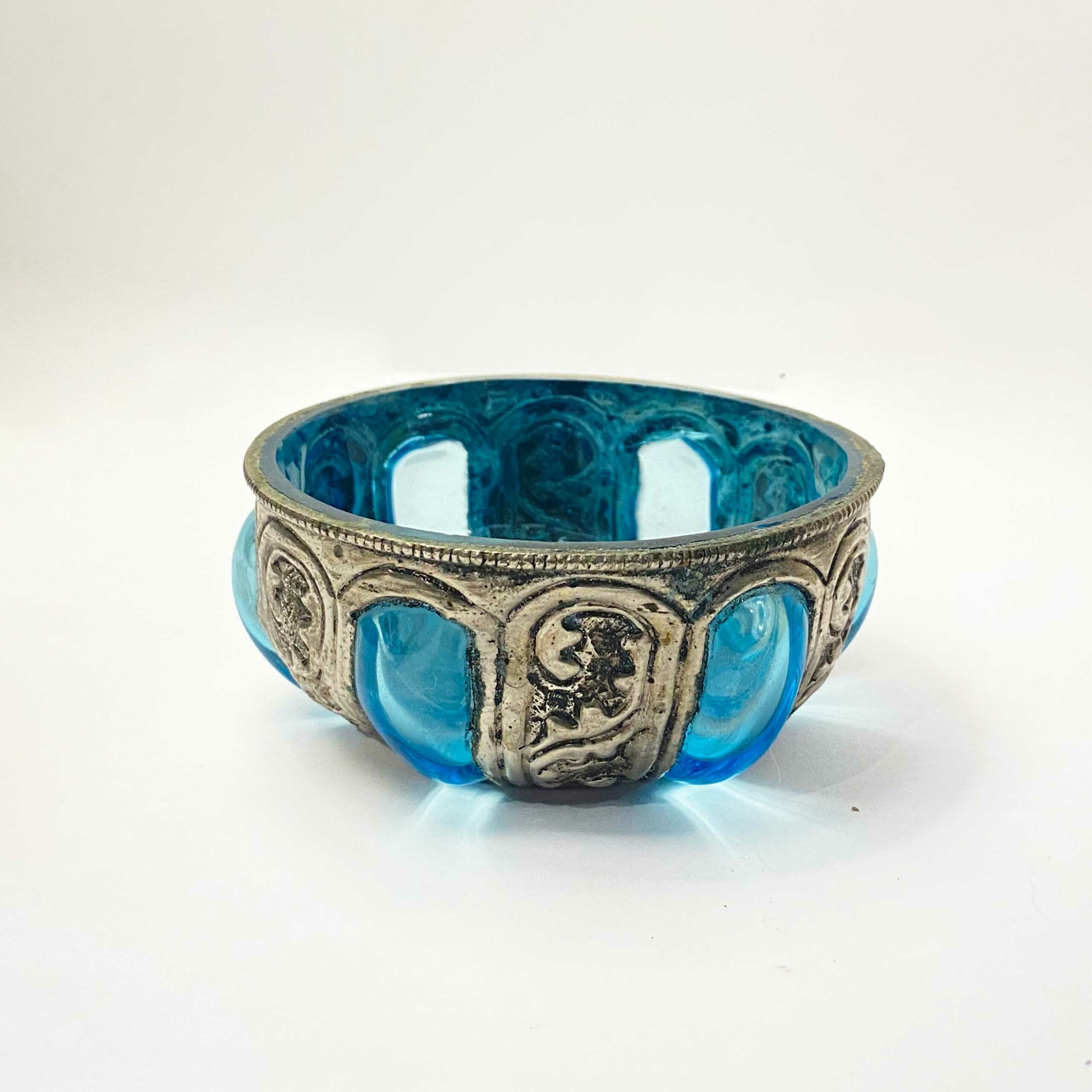 cuenco-3 pequeño recipiente de cristal y espuma de hierro