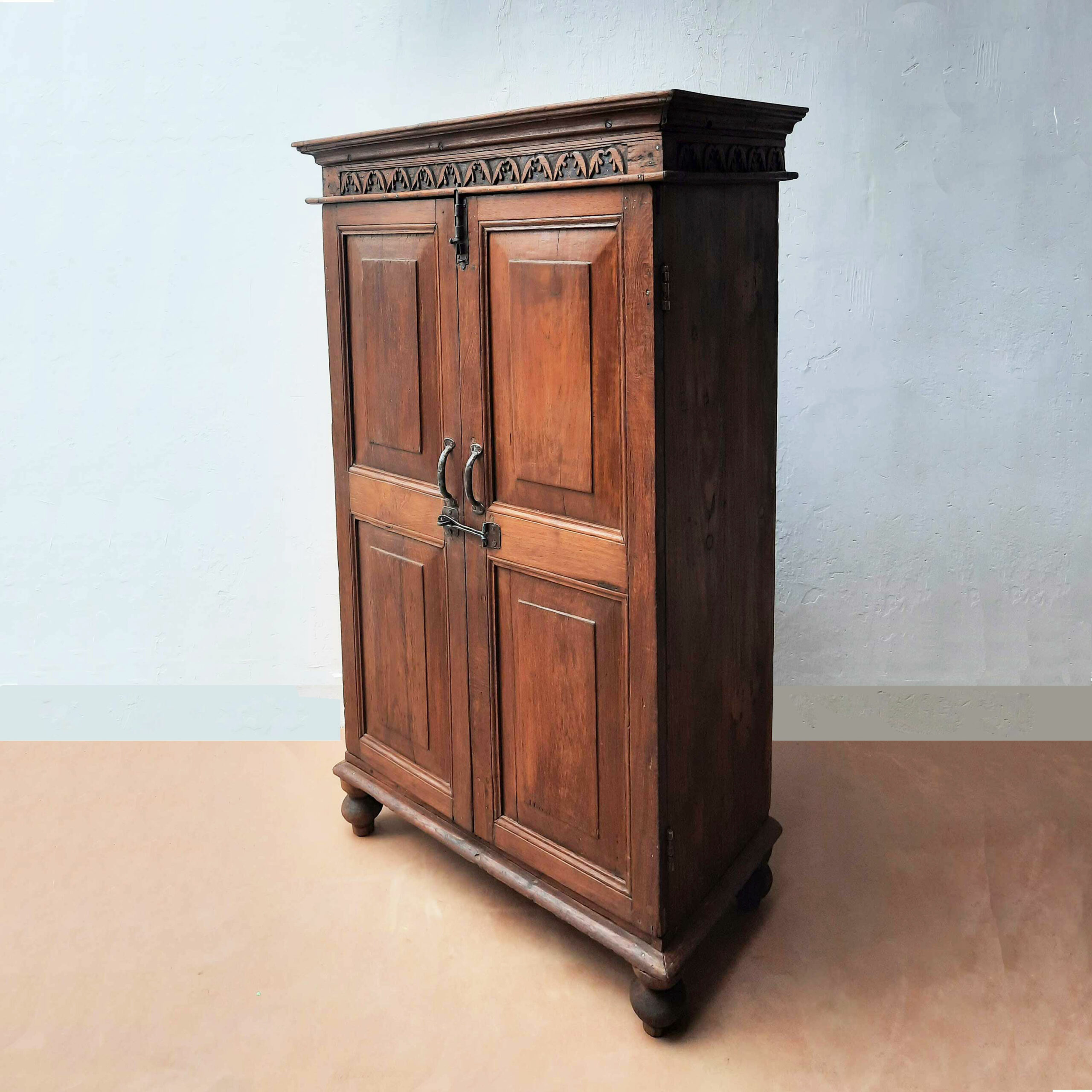 Armario de aspecto noble