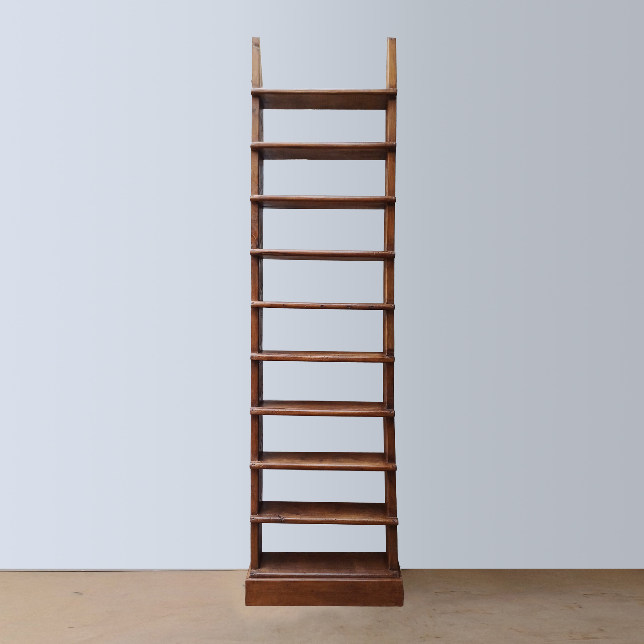 Estanteria Nadee Estanteria Nadee, anterior escalera de barco