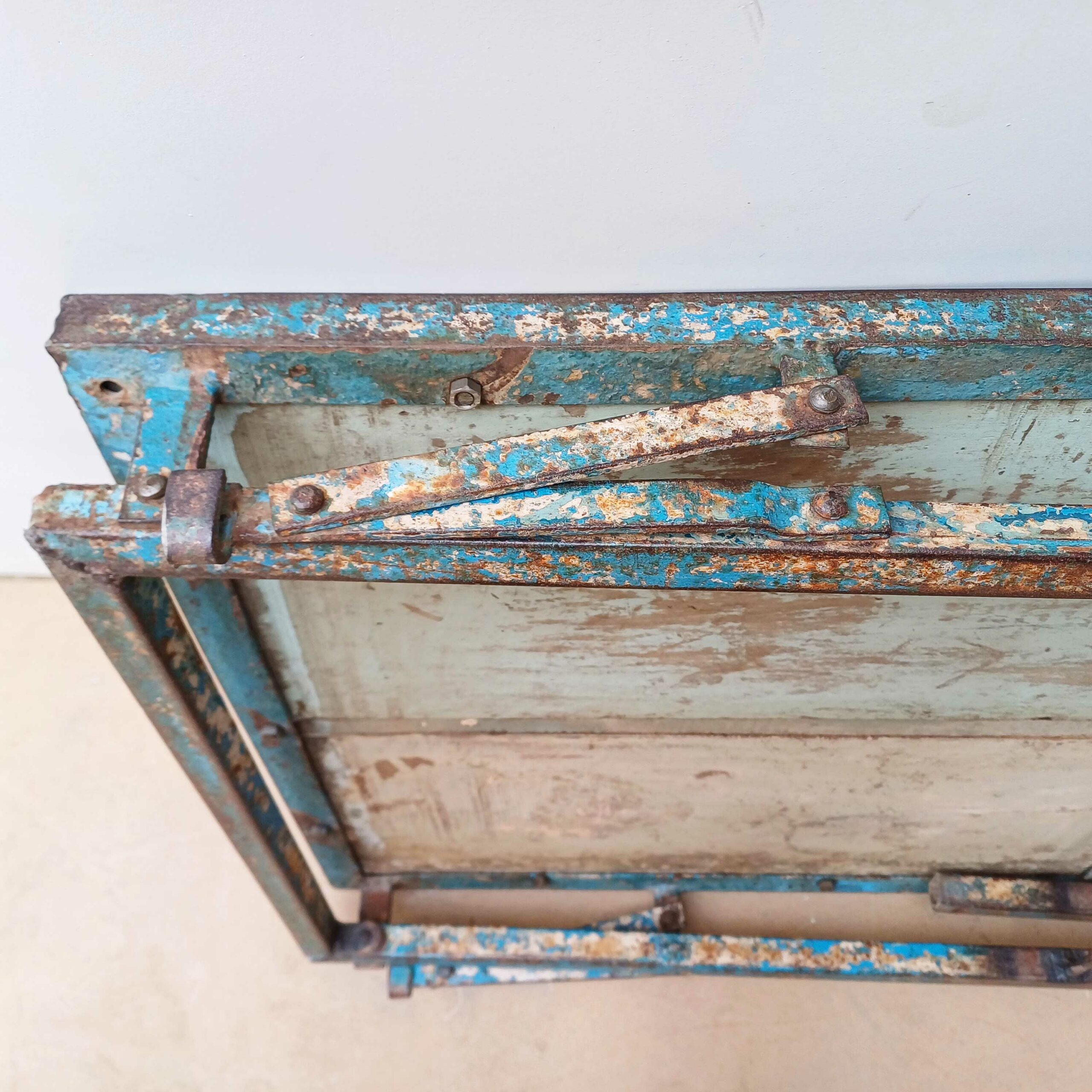 Mesa comedor plegable Detalle de mesa comedor plegable de Casa Azul