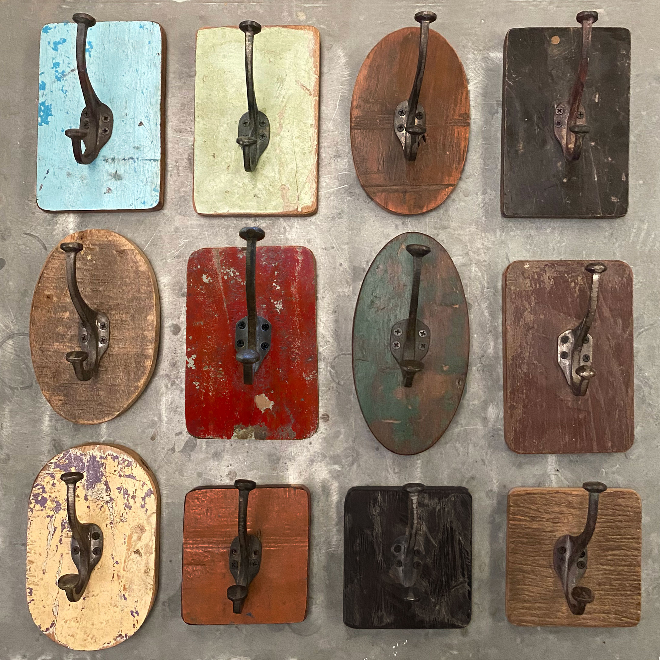 Percheros un gancho Percheros un gancho en colores