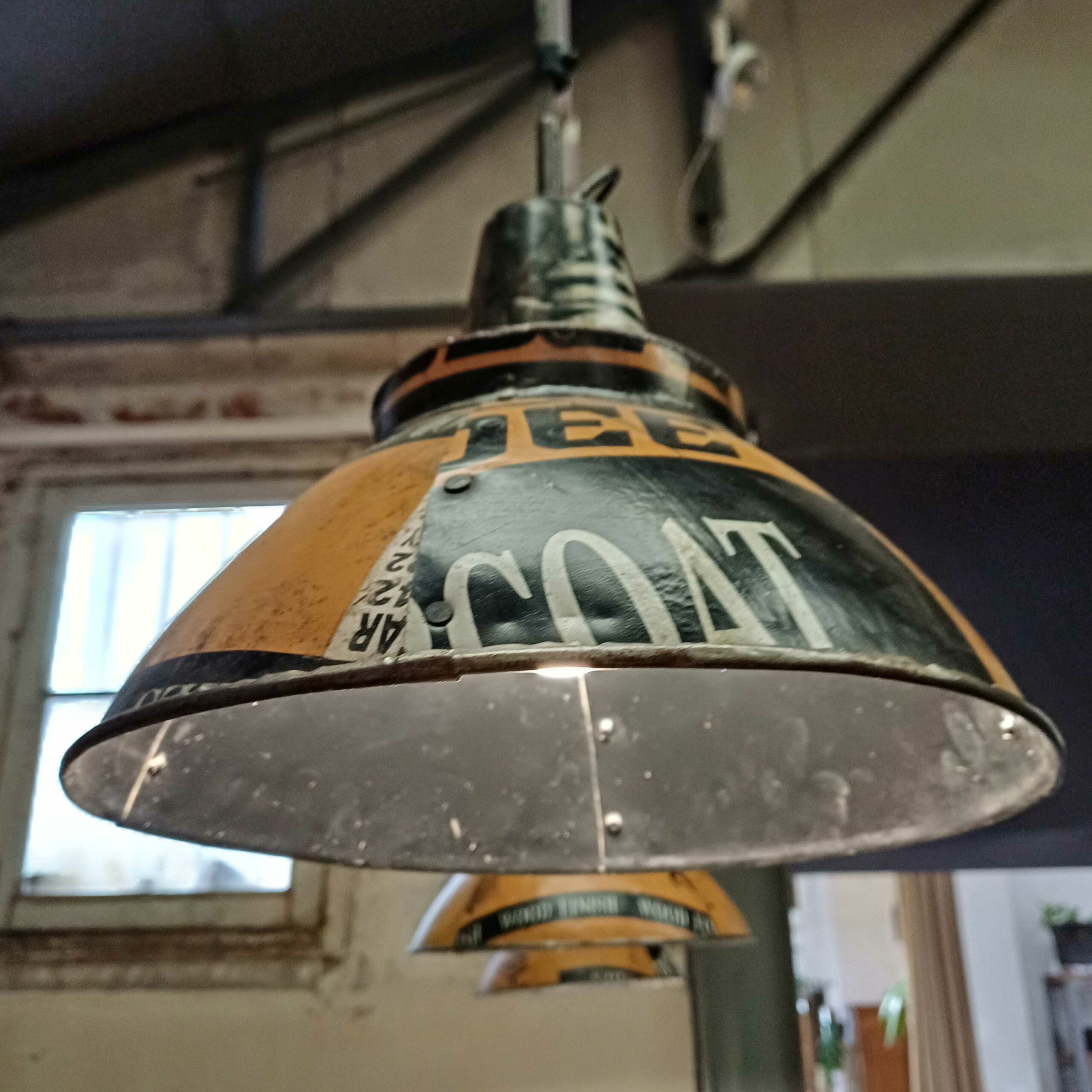 Lámpara Tyoolip Lámpara de techo metálica, amarilla y negro