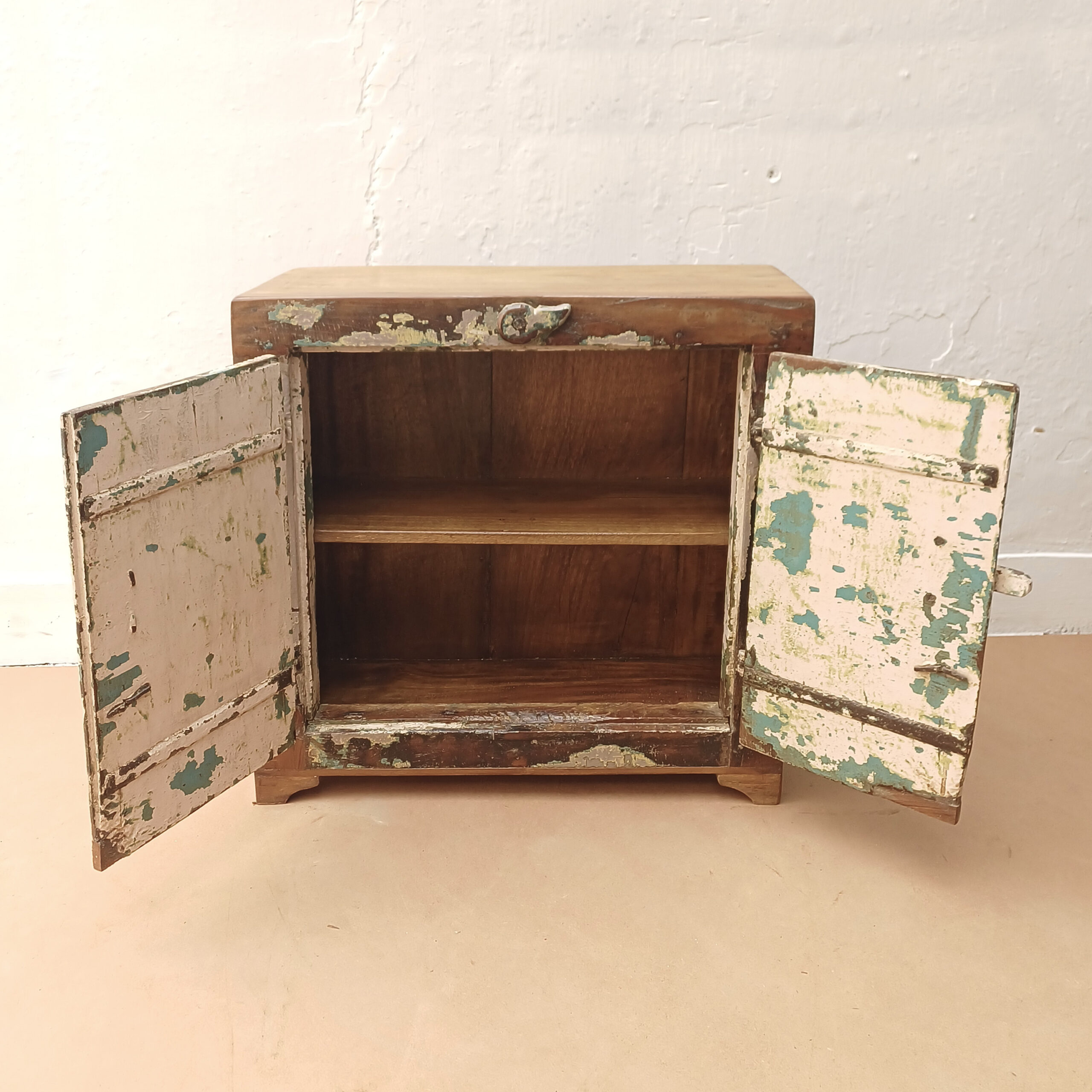 Mesita de noche Chaadar abierta