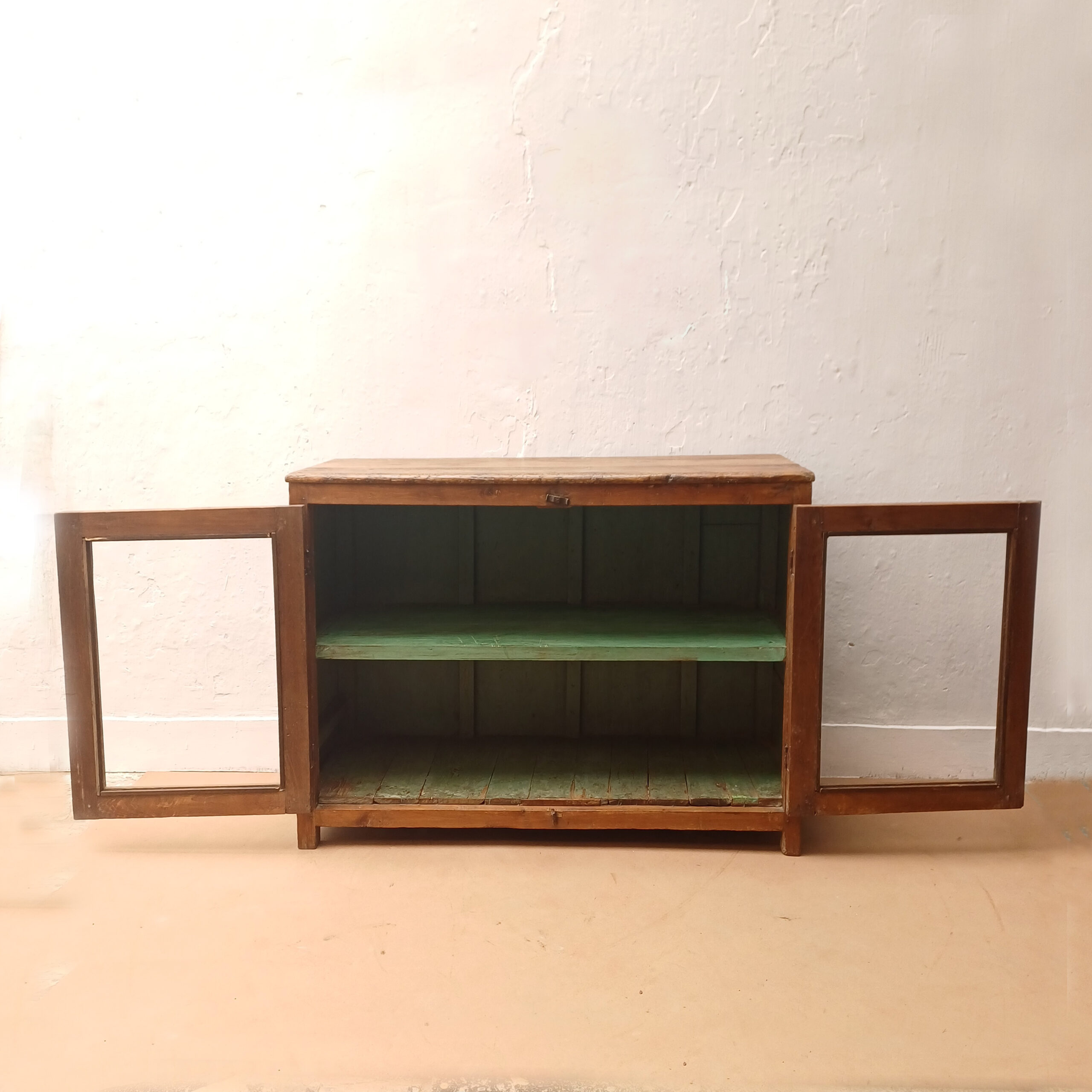 Aparador Janavaree Aparador Janavaree abierto