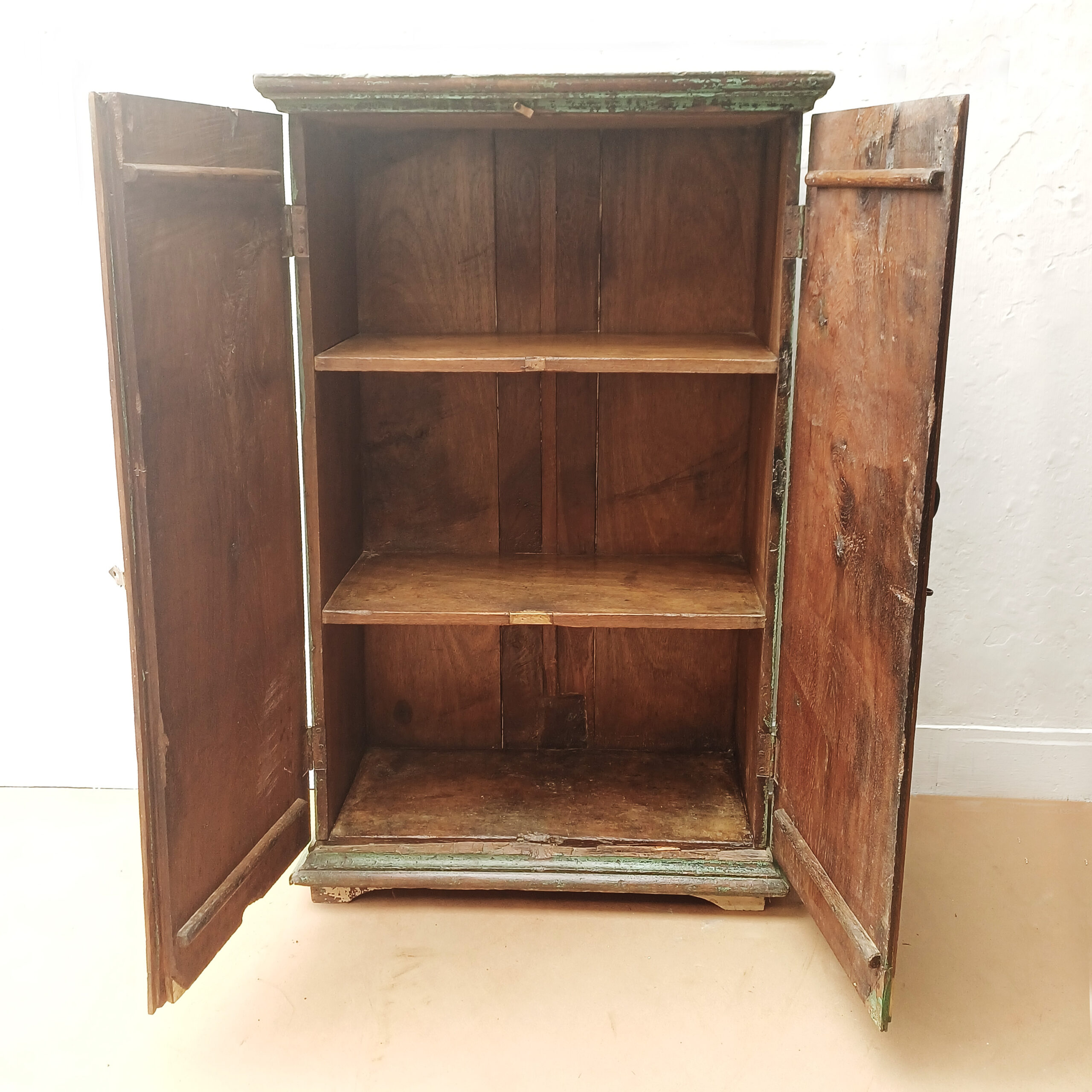 Armario Gulaabee Armario Gulaabee abierto