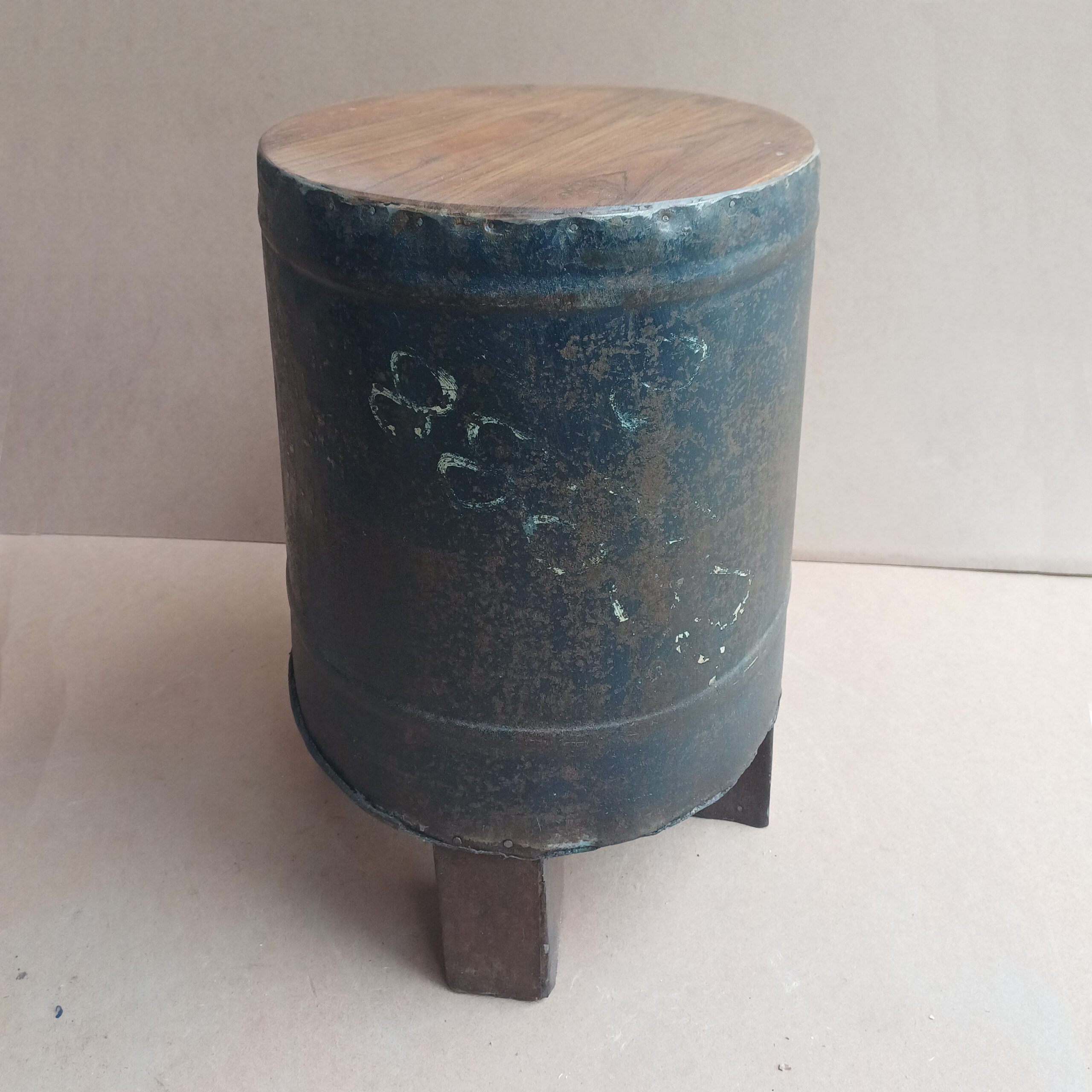 Mesa Bidón Mesa Bidón azul petróleo de Casa Azul