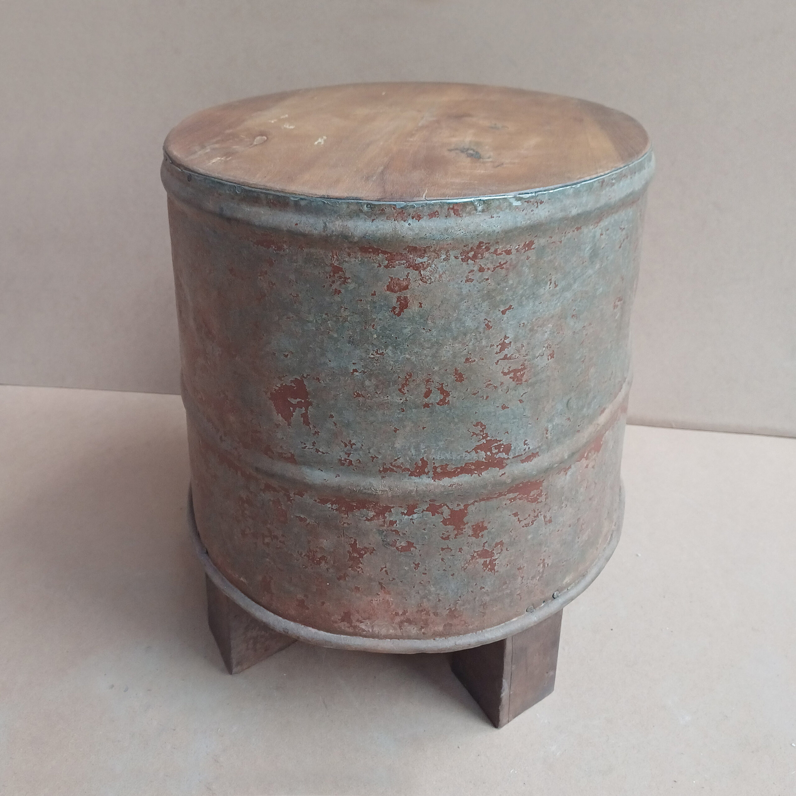 Mesa Bidón Mesa Bidón gris claro de Casa Azul