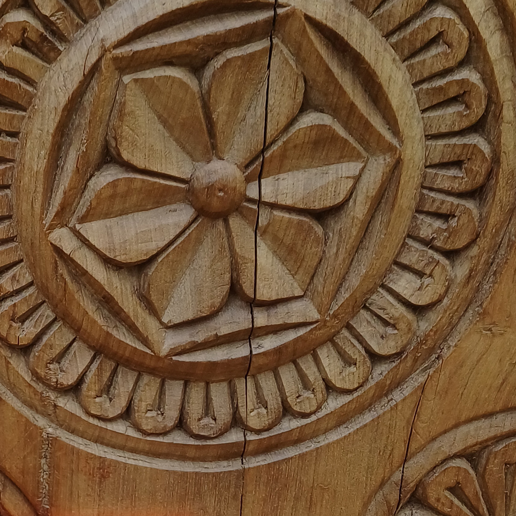 Cabezal-167-cm-x-2-cm-x-38-cm-detalle Detalle de cabecero antiguo porticón de Casa Azul