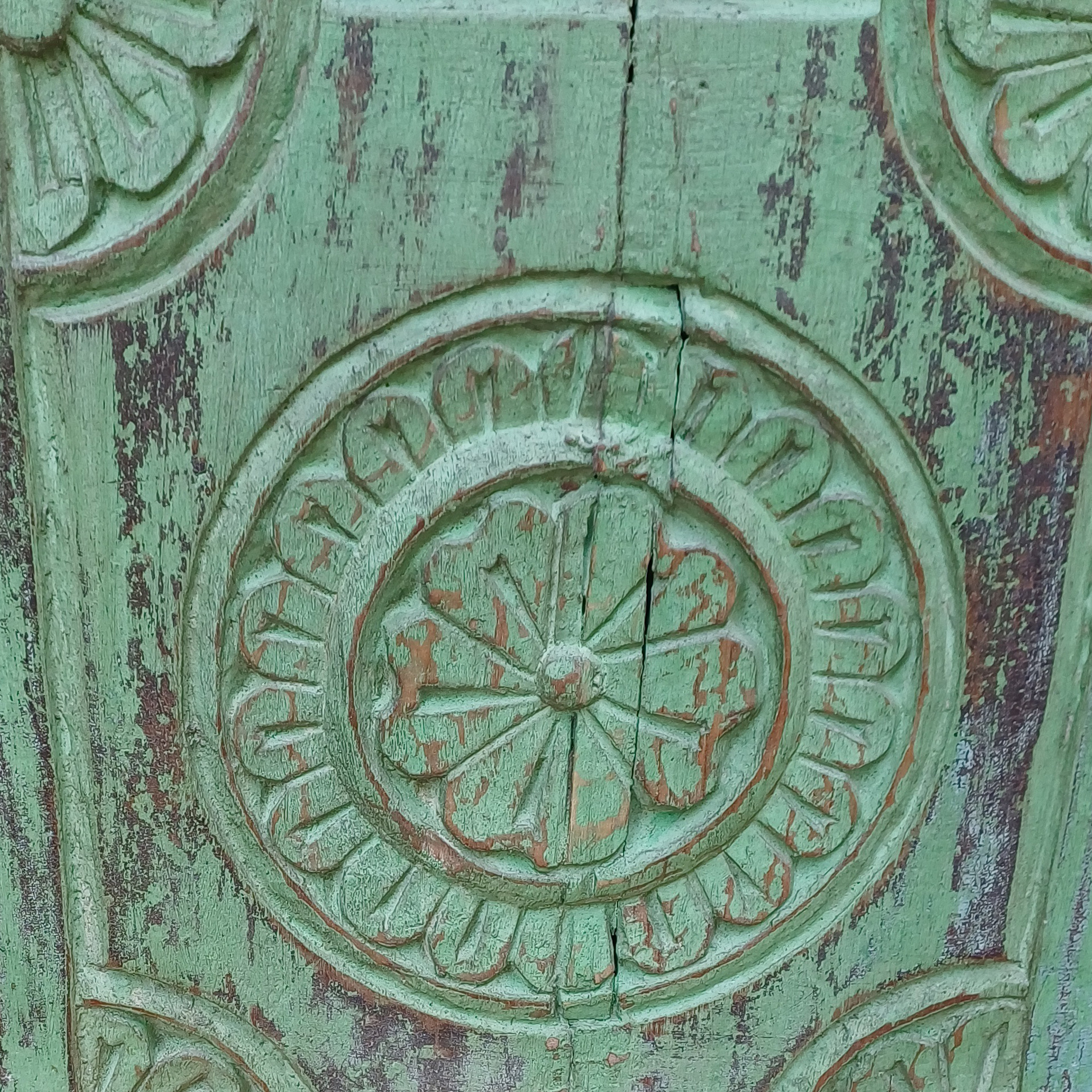 Cabezal-169cmx3cm-x38-cm-detalle Detalle de cabecero antiguo porticón de Casa Azul