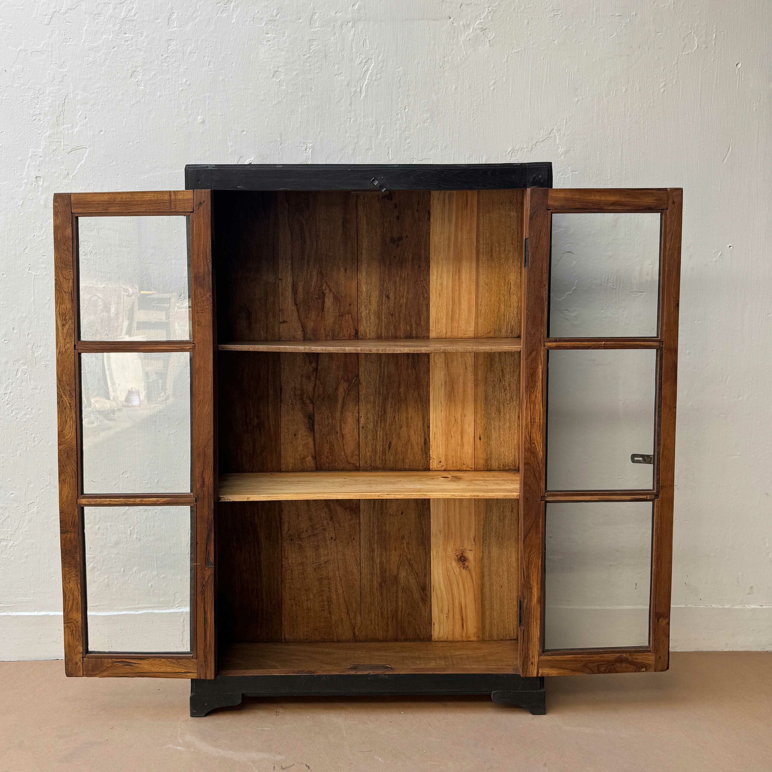 Vitrina Laal abierta