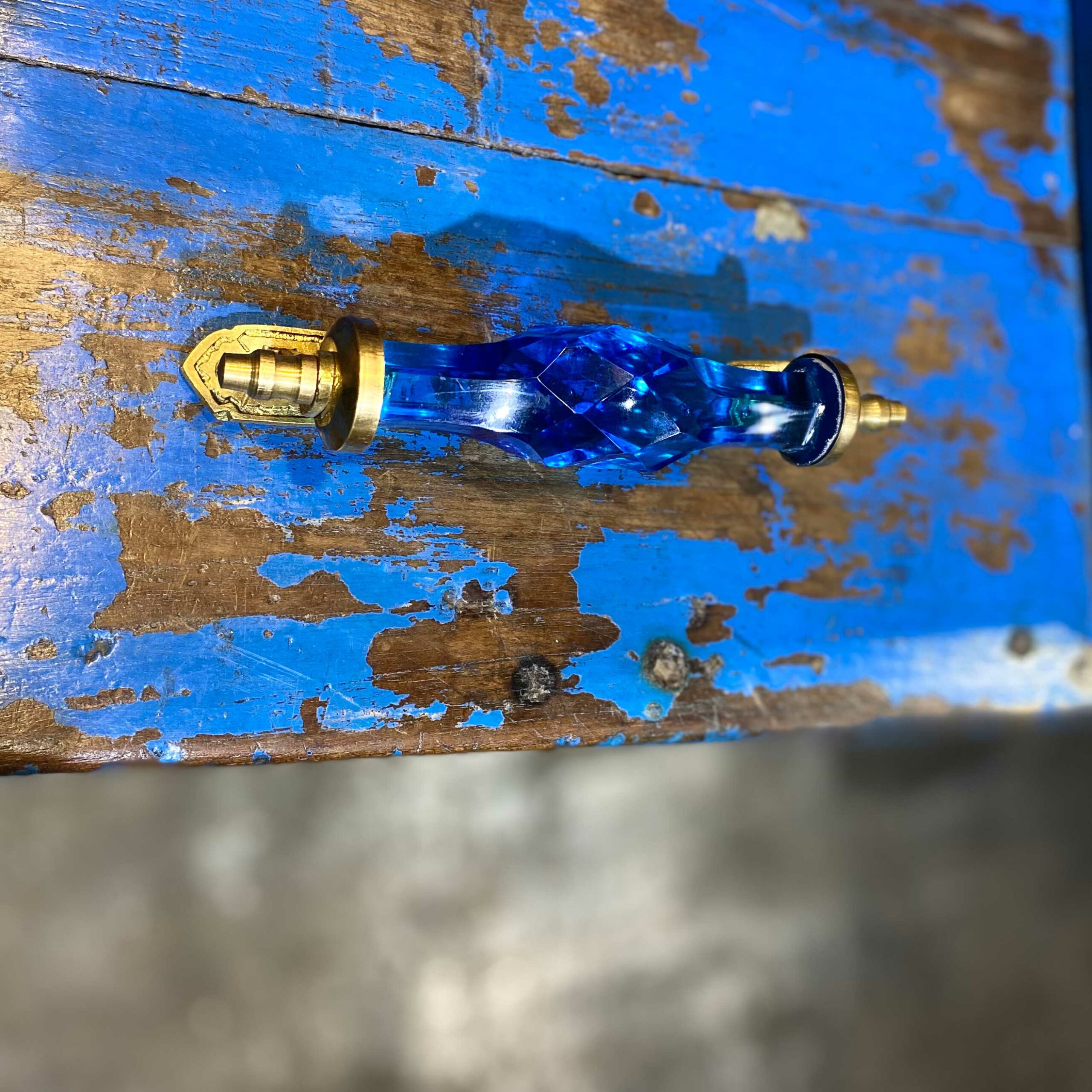 Tirador de cristal grande Cajón con tirador de cristal azul de Casa Azul