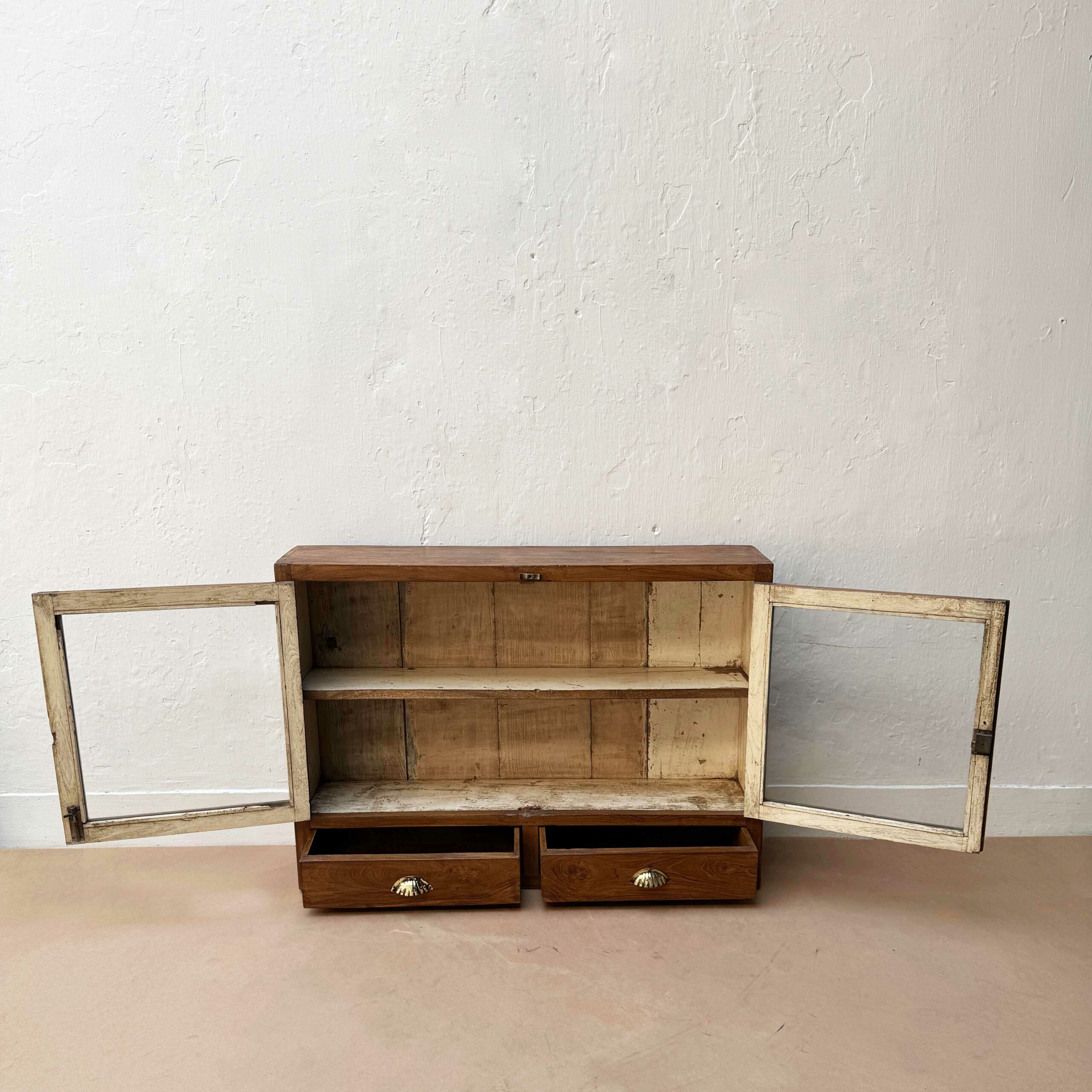 Aparador Kharagosh Aparador Kharagosh abierto