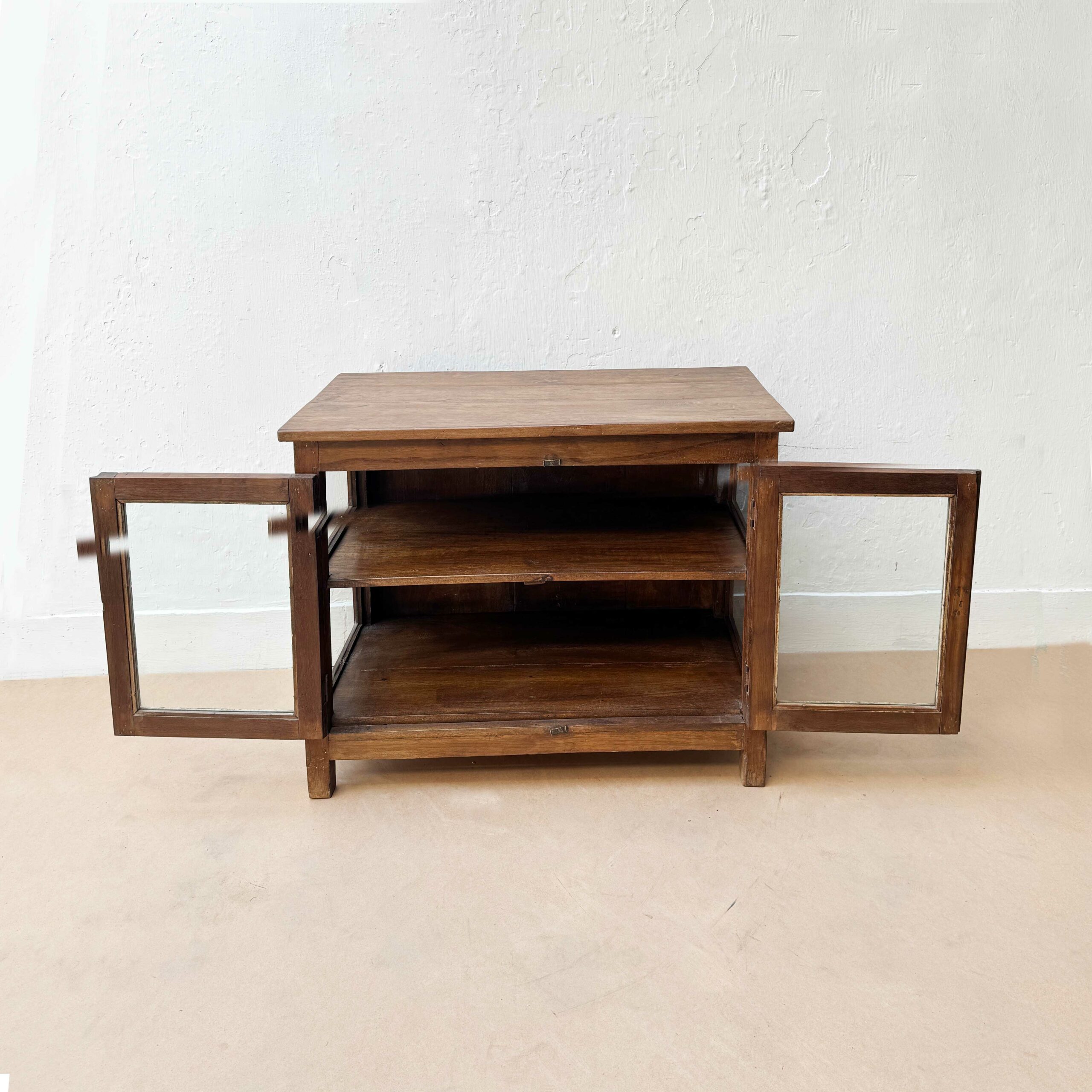 Aparador Nalee abierto