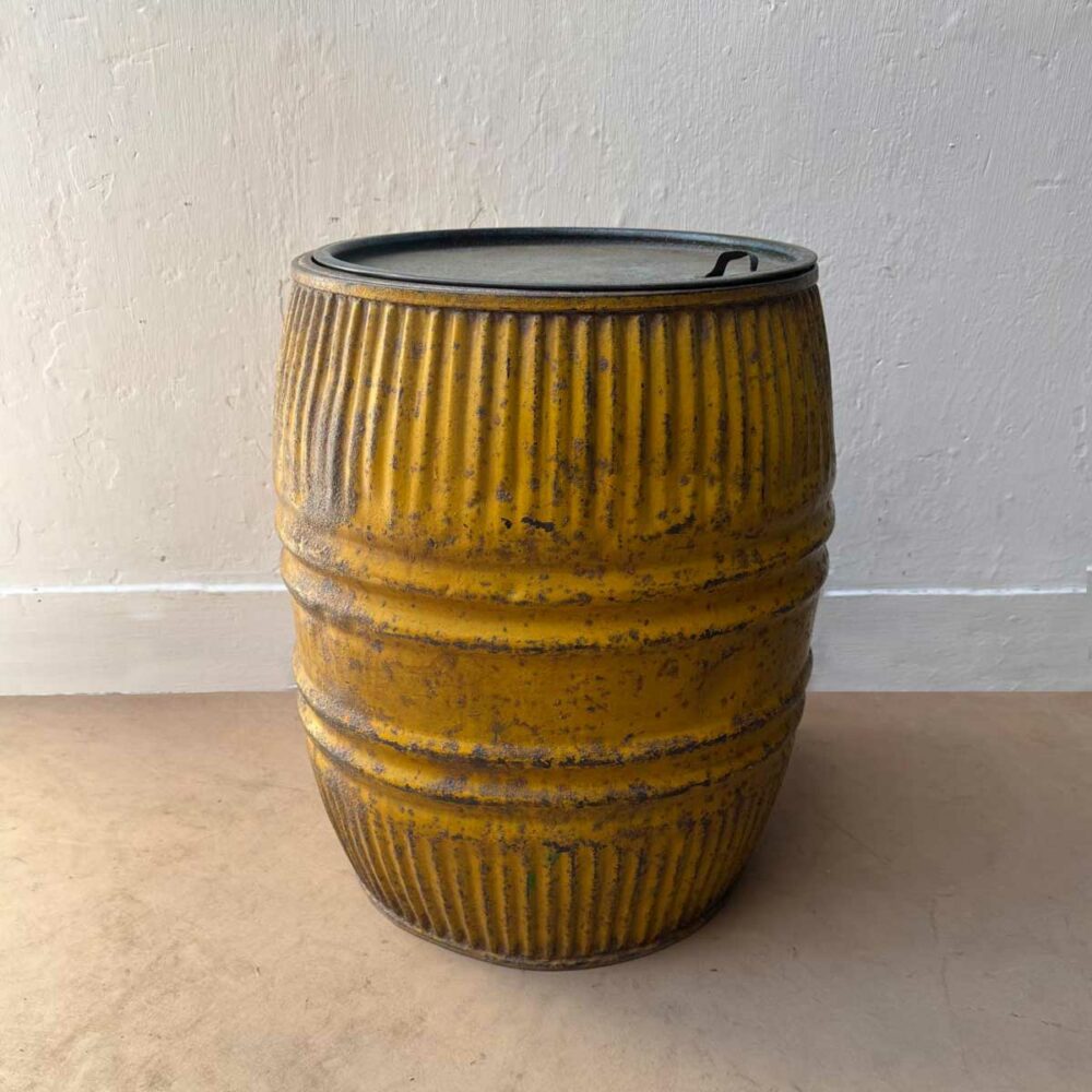 Bidones vintage en amarillo de Casa Azul