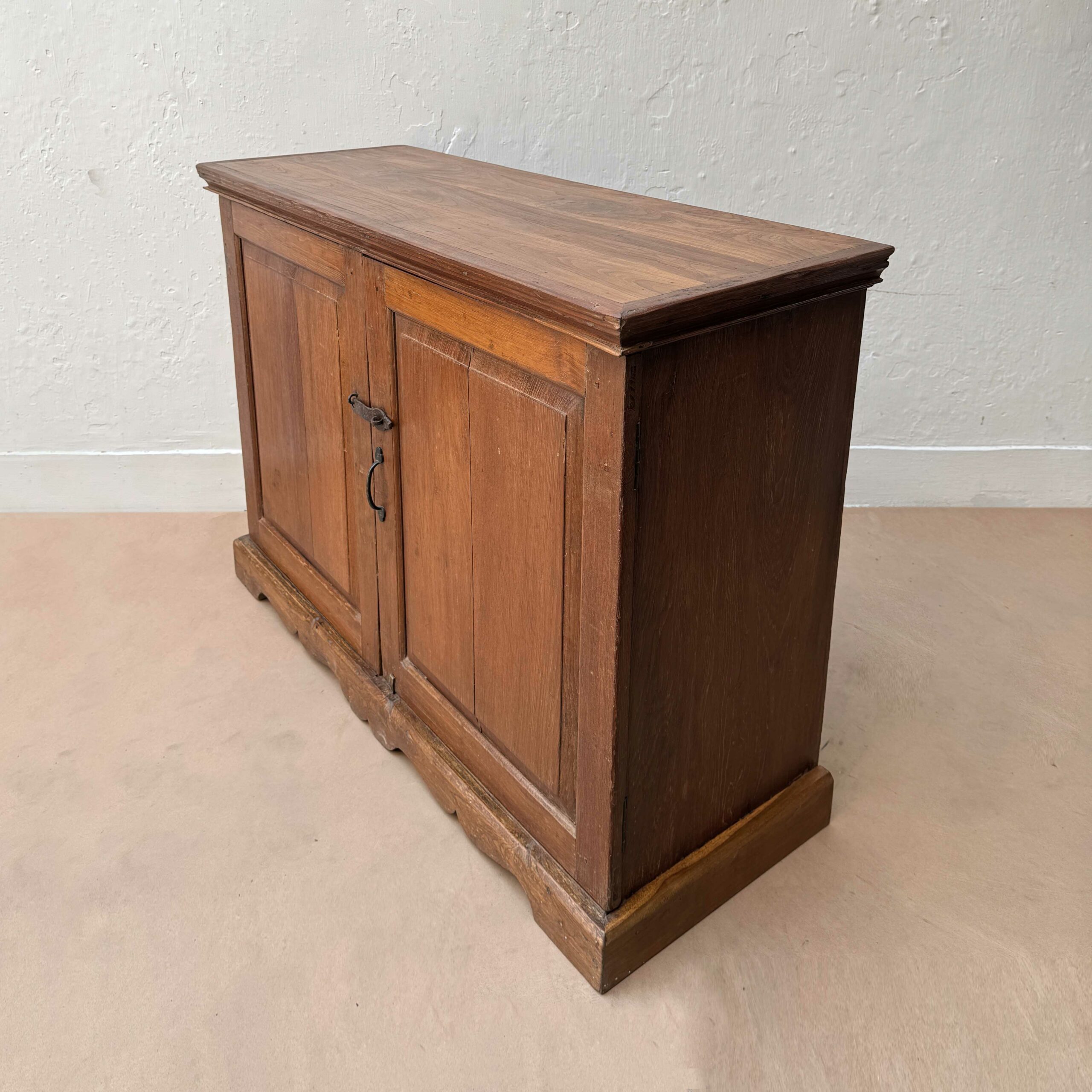 Aparador Bhaaloo Aparador Bhaaloo