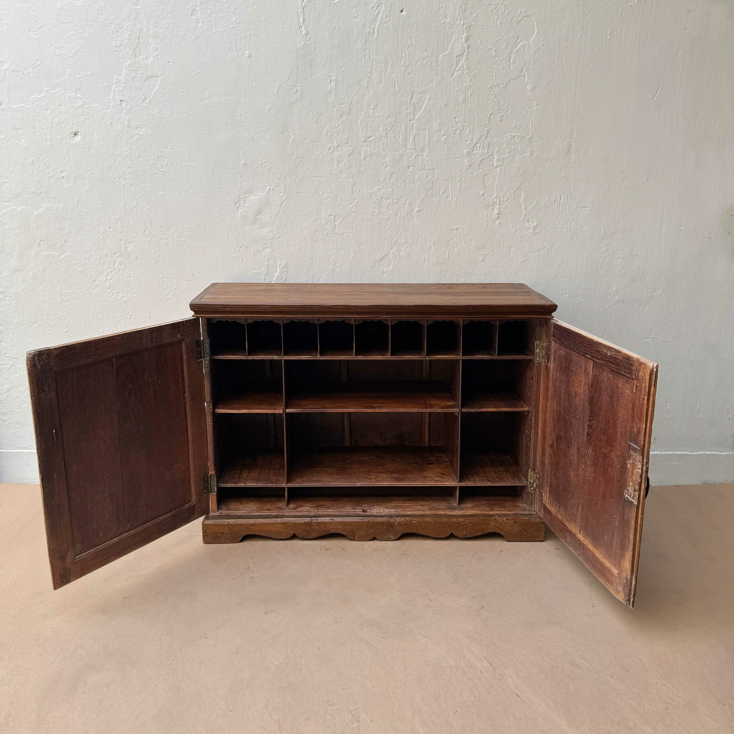 Aparador Bhaaloo Interior tipo archivador del Aparador Bhaaloo de Casa Azul