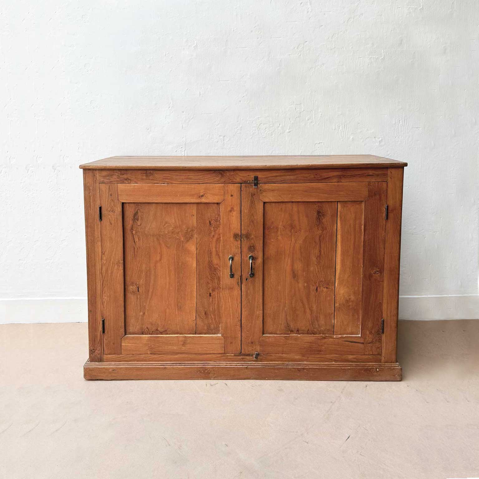 Aparador-Gilaharee-1-JO-W-SB-M1-125x46x99