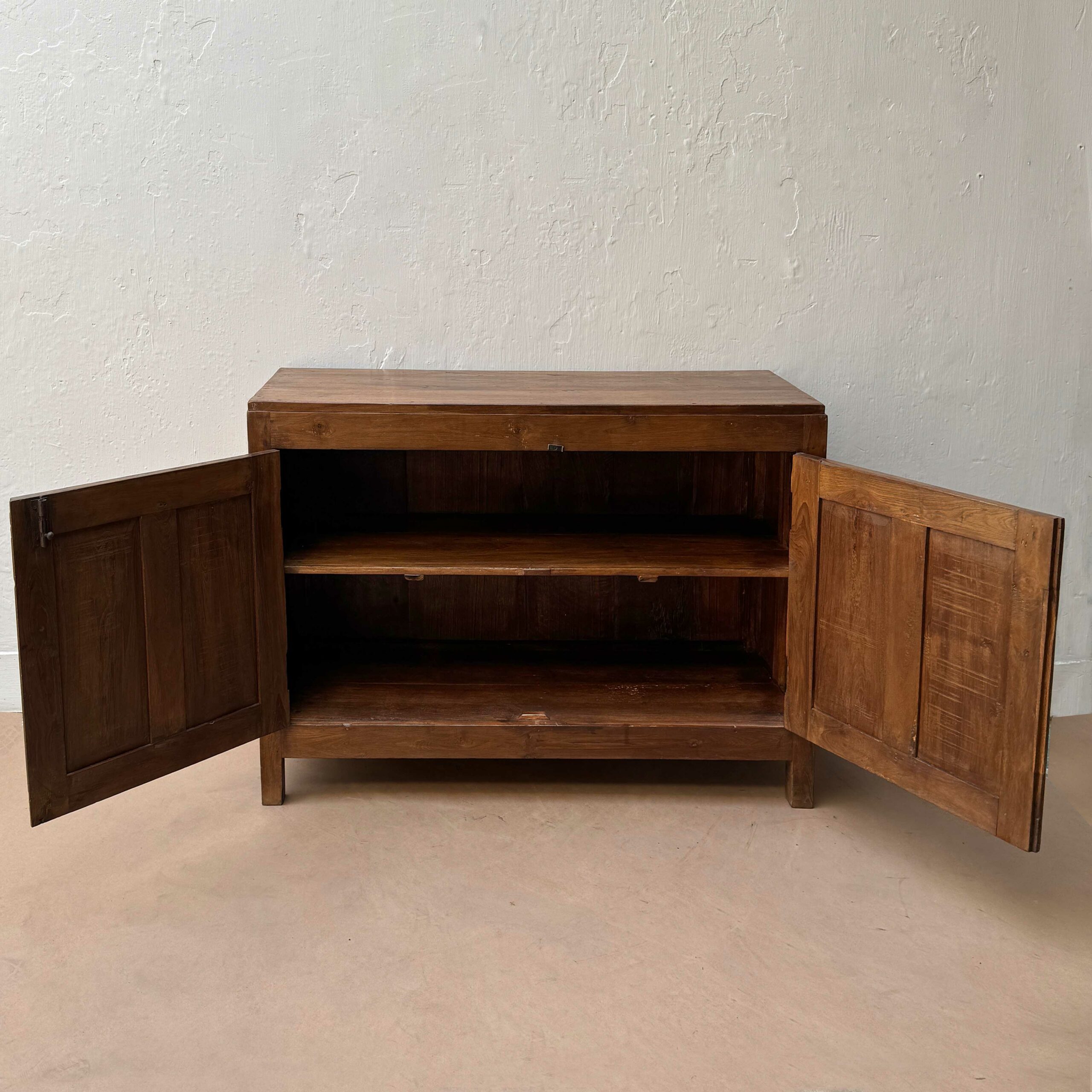 Interior del Aparador Oont de Casa Azul