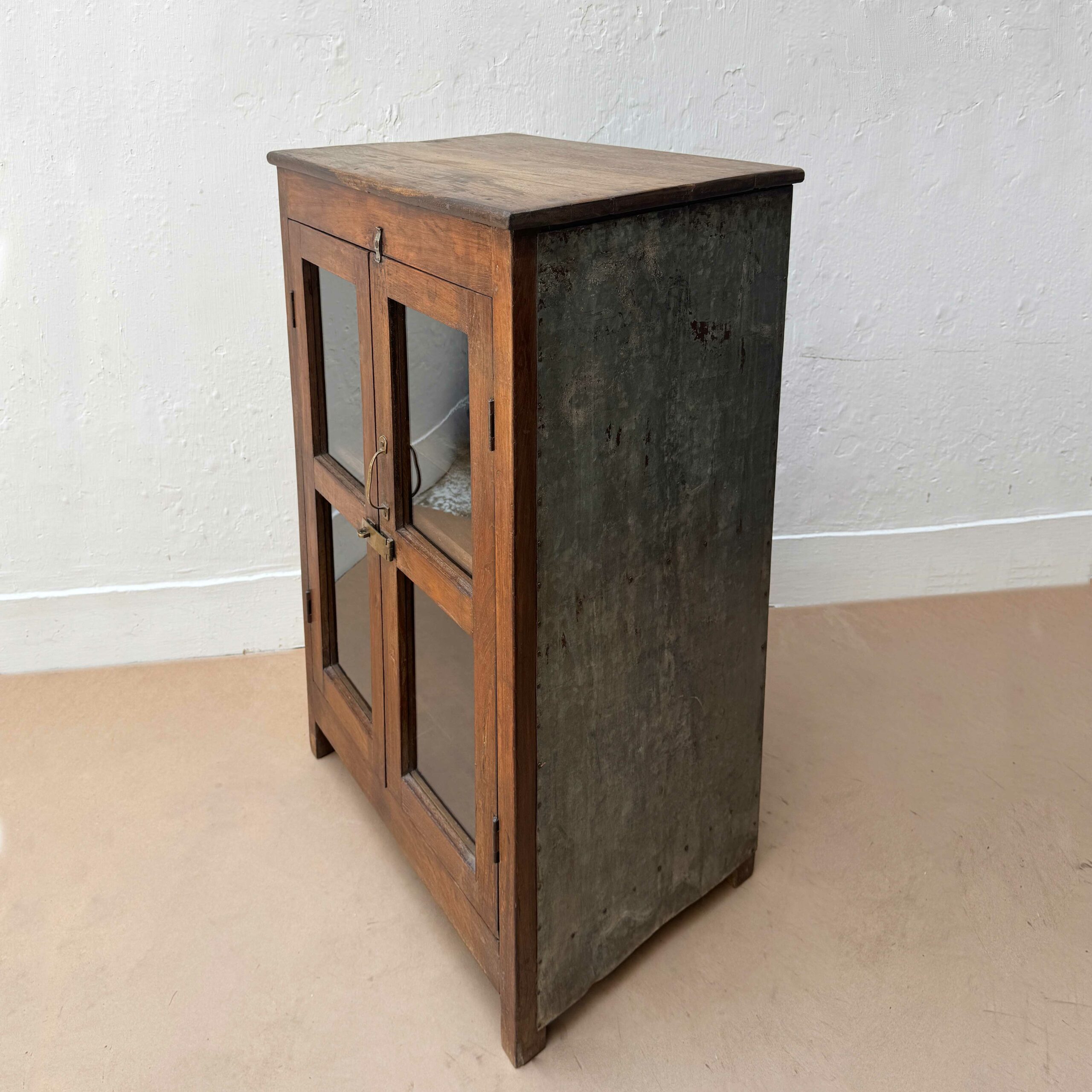 Aparador Saamp Lateral del Aparador Saamp