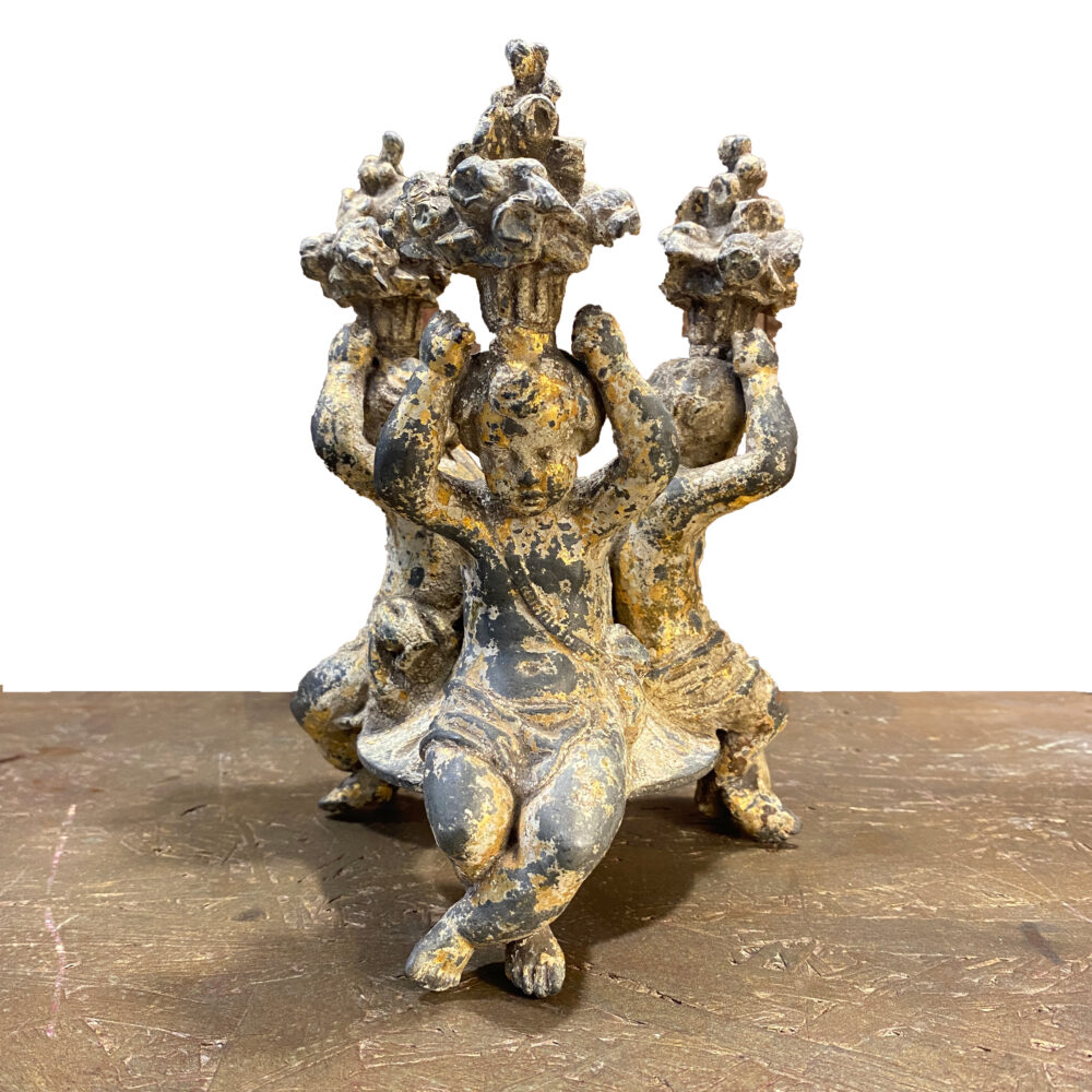 Antiguos portavelas con querubinos de Casa Azul